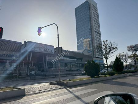 Rıza Acar'dan Metromall Konutlarında 1+1 Cad Cepheli Satılık Boş
