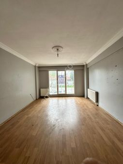 Ulaşım Ve Okullara Çok Yakın Satılık 2+1 Daire Nusratiye Mah