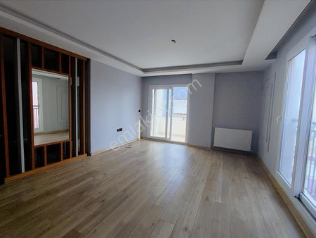 Kozanyolu'nda Kiralık Az Katlı Kombili 3+1 Full Lüks Daire!!!
