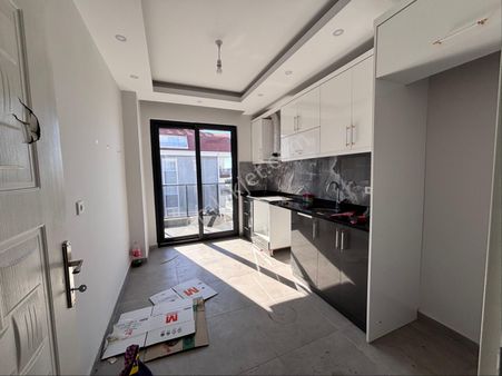 Alanya Payallar Da Havuzu Ve Spor Salonu Bulunan Kiralık 2+1 Ayrı Mutfak Daire.