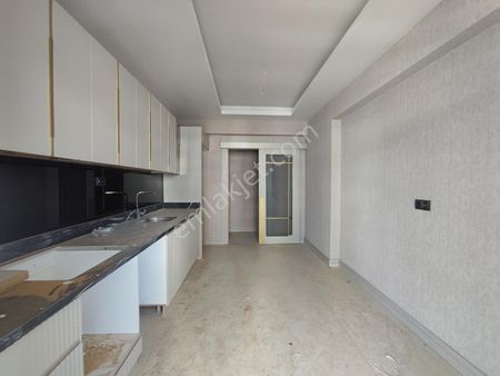 Alpaslan'da 2025 Teslimli Site İçinde İnce İşçilikli Lüks 2+1