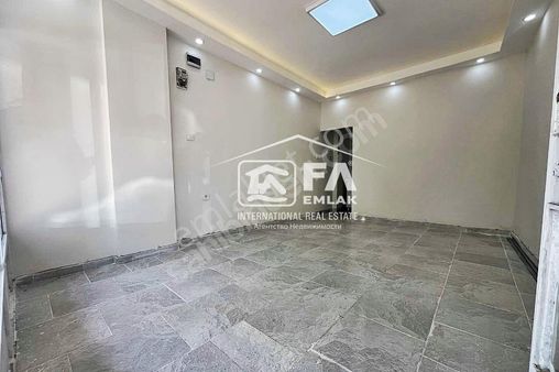 Faemlak'dan Eşsiz Konumda Pirireis 'te Kiralık Dükkan