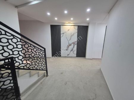 Kuşadası Davutlarda Anacadde Üstü 2+1 Çift Çephe Sıfır Arakat