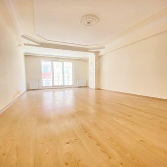 Merkezi Konum Geniş M2 Cadde Dibinde Çift Cephe 3+1 Arakat