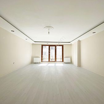 Emsallerin Altında Tek Daire Üzeri Çift Cephe Çift Balkonlu 3+1 Arakat