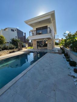 Davutlarda Denize Yakın 4+1 Özel Havuzlu Villa