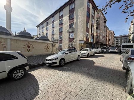 Yenibosna Çobançeşmede Düz Giriş Satılık İş Yeri