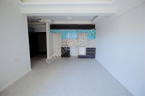 Nusratiye De Havuzlu Sitede Satılık 2+1 65m2 Daire Açık Mutfak