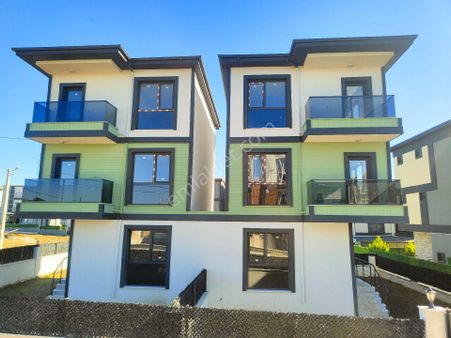 Kartallar'dan Geniş Ve Ferah 4+1 Bahçeli Deniz Manzaralı Lüks Yazlık Villa