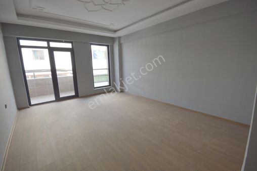 Üniversiteye Yürüme Mesafesnde Cam Balkonlu Katbahçeli 2+1 Daire