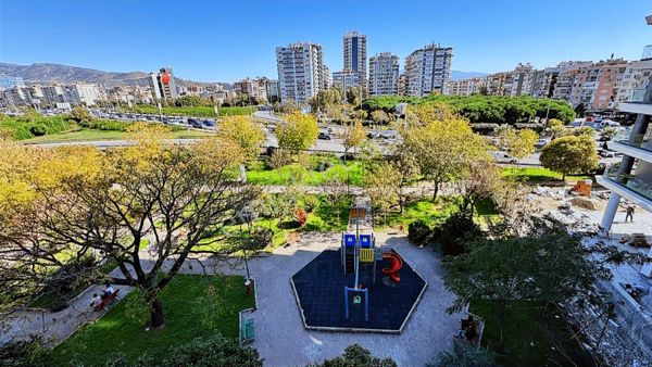 Karşıyakada Satılık Daire 3+1 Merkezi Lokasyon Ve Ferah Daire