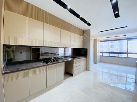 Ayalp Gayrimenkul'den Satılık Lüks 3,5+1 Daire