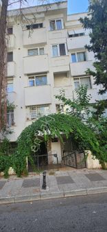 Acıbadem Tur Sokak'ta Yeşillikler İçinde , Geniş 3 + 1 ,