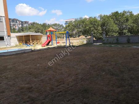 Cumhuriyet Mahallesinde Butik Sitede Satılık 2+1 Daire !!