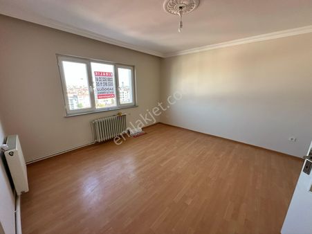 İstiklal Mahallesinde Asansörlü Kiralık 110 M2 2+1 Daire