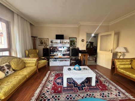 *aktepe Mh. 472 Sk. 4+1,asansörlü,geniş Oda, Salon Ve Mutfak