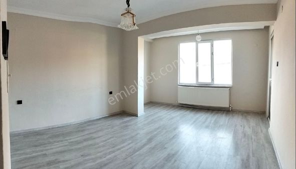 Akçay Merkezinde Kaloriferli Müstakil Tafında 3+1 Kiralık