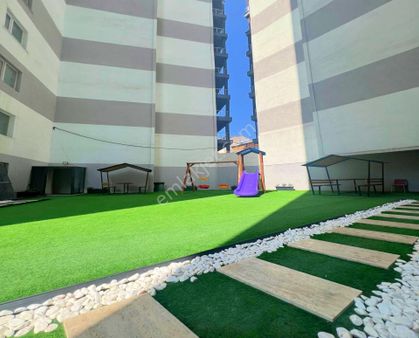 Haramidere Metrobüse Yakın Havuzlu Site İçerisinde Otoparklı Daire