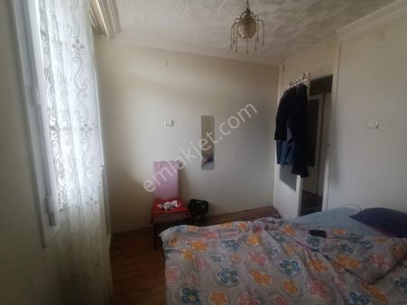 Karşıyaka Çarşıda 2 Balkonlu Acil Satılık 2+1 Daire