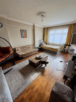 Metro Gayrimenkulden Okmeydanında Cadde Üzeri Asansörlü 2+1