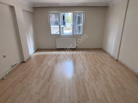 İzmir,karşıyaka Girne Bulvarı Ve Çarşı Yakını, Merkezi Temiz 3+1