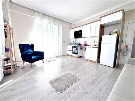 🌀gültaş Emlaktan Akçayda Satılık 1+1 Otoparklı Eşyalı Ara Kat Daire