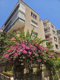 Göztepe Stadyumu Yanında Tadilatlı Ara Kat 2+1 Satılık Daire