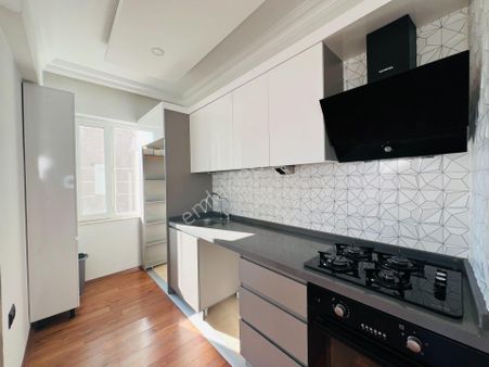 Merkezde Tramvay Dibi Asansörlü İçi Yenilenmiş Arakat