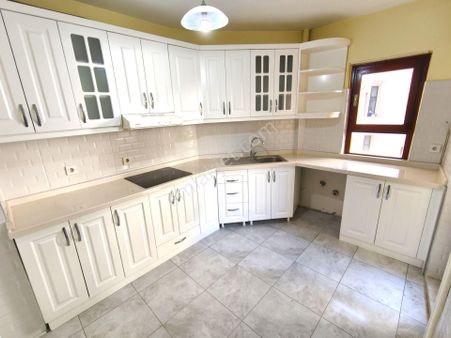 Yatırım Fırsatı *boş* Bulvar Üzeri Sitede İçi Yenilenmiş 3+1