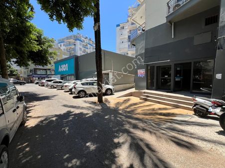 Kızılsaray Mahallesinde 600 M2 İki Katlı Kiralık Dükkan