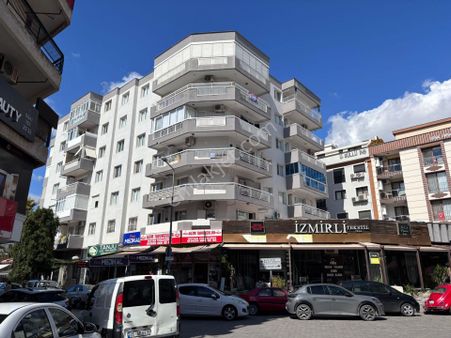 Nergis Çarşı'da Kavşak Noktasında 3+1