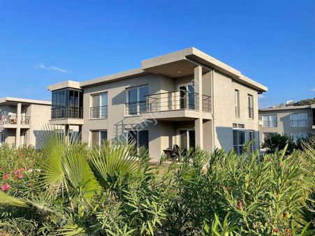 Güvercinlik Kariaport Avm Karşısı Havuzlu Ebeveyn Banyolu Üst Kat Daire