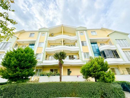 ▶ ▶akçay Körfez'den Denize 100 Mt Ön Cephe Kapalı Otoparklı 2+1 Satılık Daire