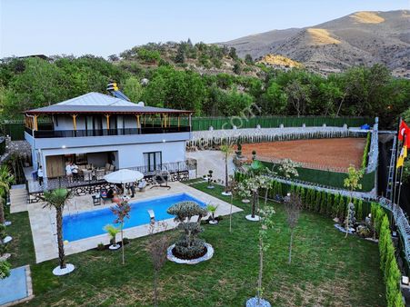 Coldwell Banker'den Gündüzbey De Havuzlu Satılık Premium Villa