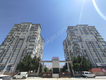 Coldwell Banker Safir'den Çilesiz De 4+1 Kiralık Daire