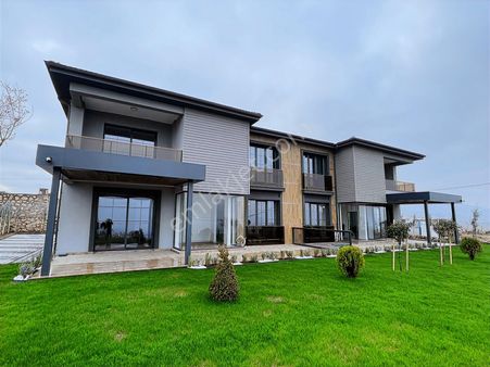Coldwell Banker'den Panoramik Manzaralı Satılık Premıum Villa