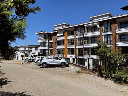 Gemlik Kurşunlu'da 2+1 Havuz Ve Deniz Manzaralı Lüks Daire