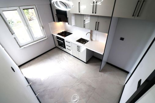 Akçay'da Aygülden Denize 200 Mt Ön Cephe Ayrı Mutfak Özel Mimari Tasarımı İle Lüks 2+1 Satılık Daire