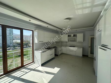 Coldwell Banker'den Acar Konutları'nda 4+1 Satılık Lüks Daire