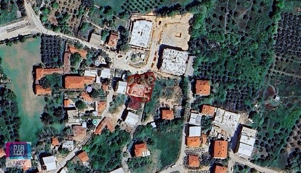 Hamitler Köy İçinde Blok Nizam 3 Kat İmarlı Köşe Arsa