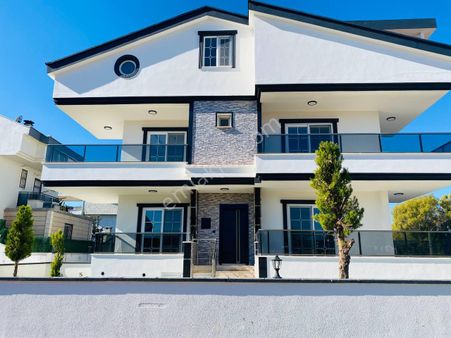 Didimde Satılık Denize Yakın Bölgede 5+1 Ayrı Mutfak Çok Geniş Bahçeli Villa