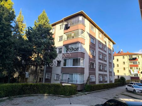 Anadolu'dan Sitede Cadde Üzeri 3+1 Katta 105 M2 Kombili