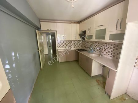 Keçiörende ,3+1 Kat Konumlu Altan Girişli Geniş Kilerli Satılık Daire