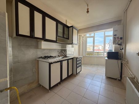 Keçiörende 3,+14.kat Konumlu Geniş Cadde Üstü Manzaralı Asansörlü Acil Satılık Daire