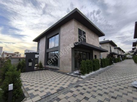 Fırsat Özel Havuzlu Ve Otoparklı Sıfır Müstakil Satılık Villa