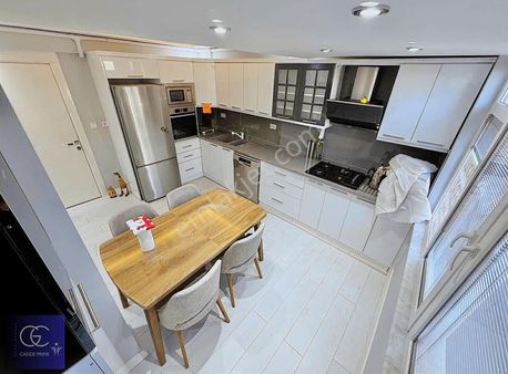 Cadde'den Doğalgazlı&otoparklı Geniş 3+1 Satılık Daire