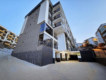 Kuşadası Değirmendere Mh Eşyalı Satılık Havuzlu Sitede 1+1