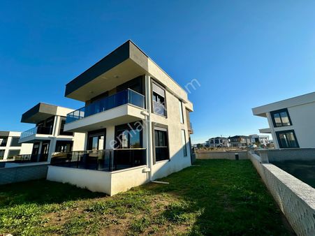 Gömeç'te Denize Yakın, Bahçeli Ve Sıfır Lüks Müstakil 4+1 Villa