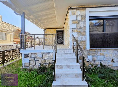 Yenifoça Burunucu'nda Müstakil Bahçeli 3+1 Satılık Dubleks