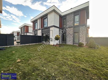 Serdivan Yazlıkta Kiralık Tam Müstakil Geniş Bahçeli 4+1 Villa